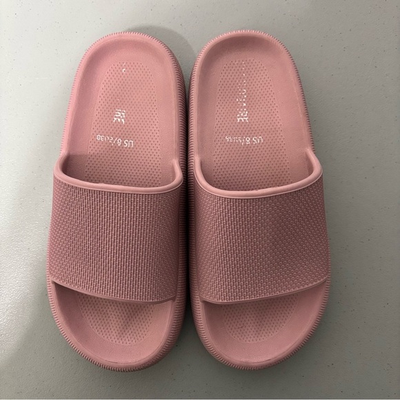 Cushionaire Pink Women Slides Sandals 38/8 US Summer Beach Travel - Picture 1 of 7